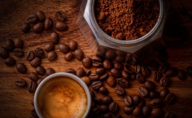 caffè macinato e moka